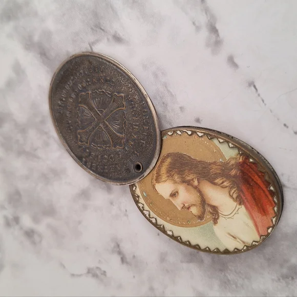 Vintage  Catholic Pendant Charm - Picture 6 of 6